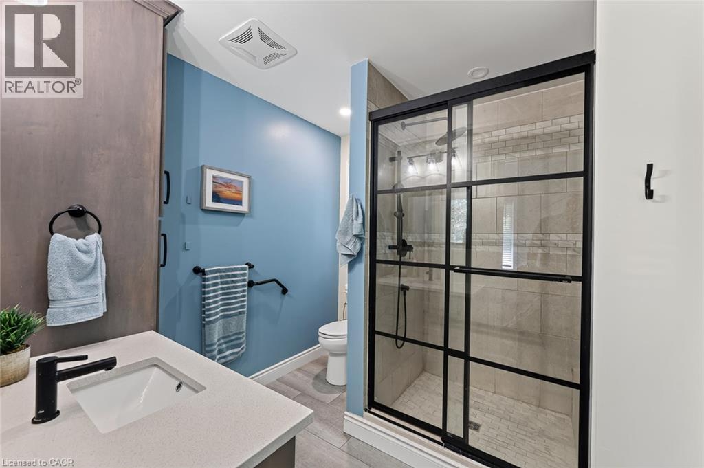 729 6Th Concession Rd Enr, Cultus, ON - Indoor Photo Showing Bathroom