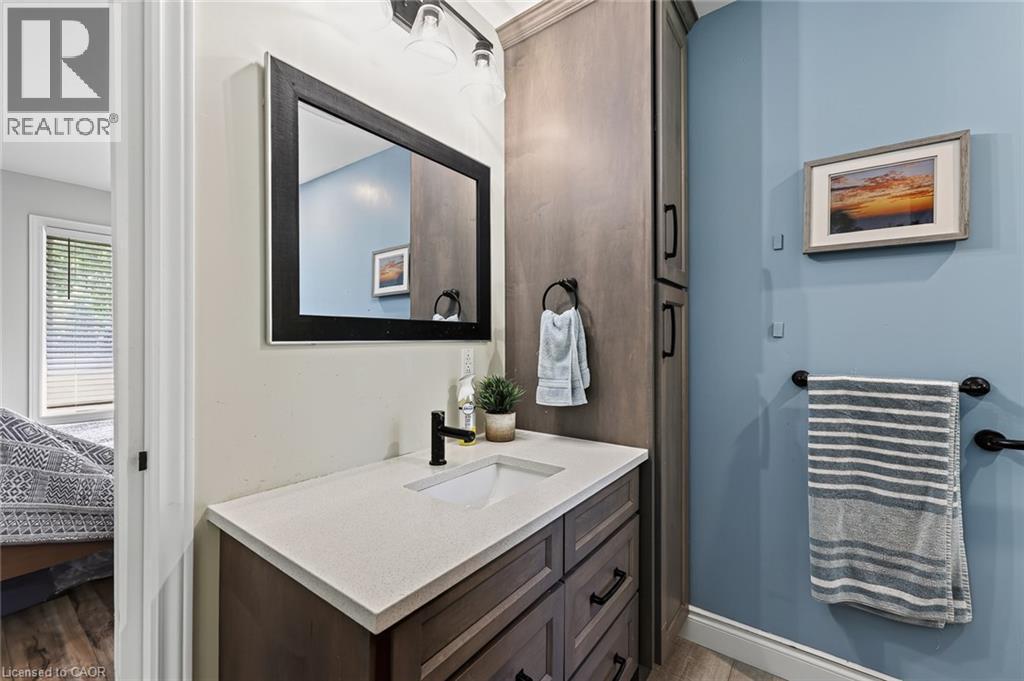 729 6Th Concession Rd Enr, Cultus, ON - Indoor Photo Showing Bathroom