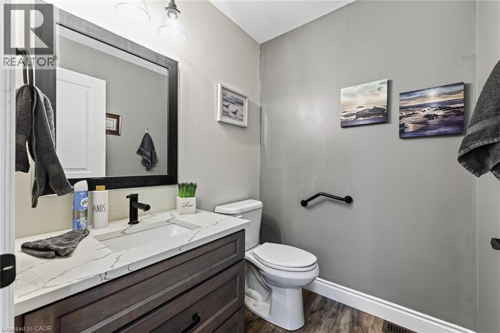 729 6Th Concession Rd Enr, Cultus, ON - Indoor Photo Showing Bathroom