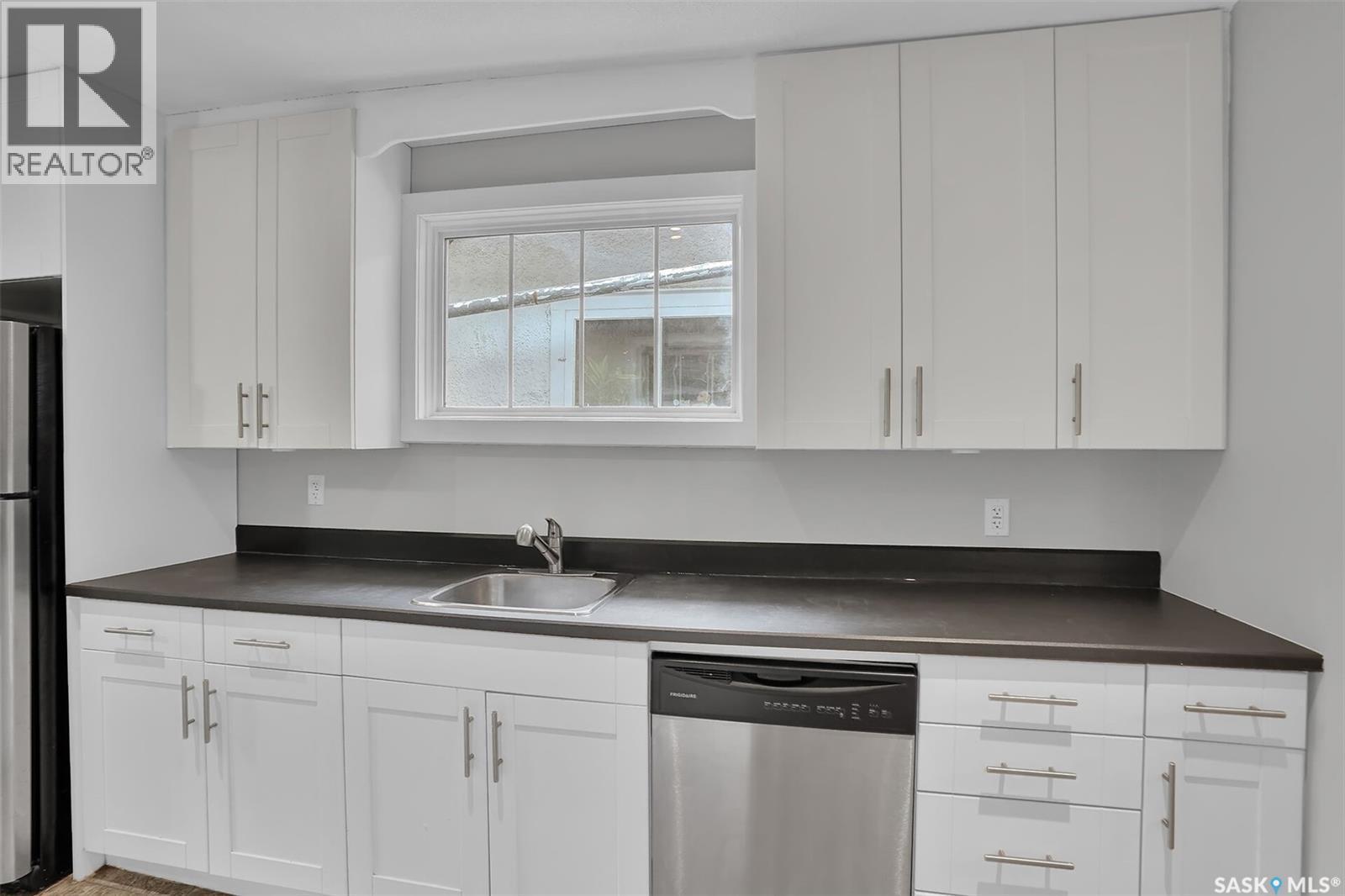 3524 Victoria Avenue, Regina, SK - Indoor Photo Showing Kitchen