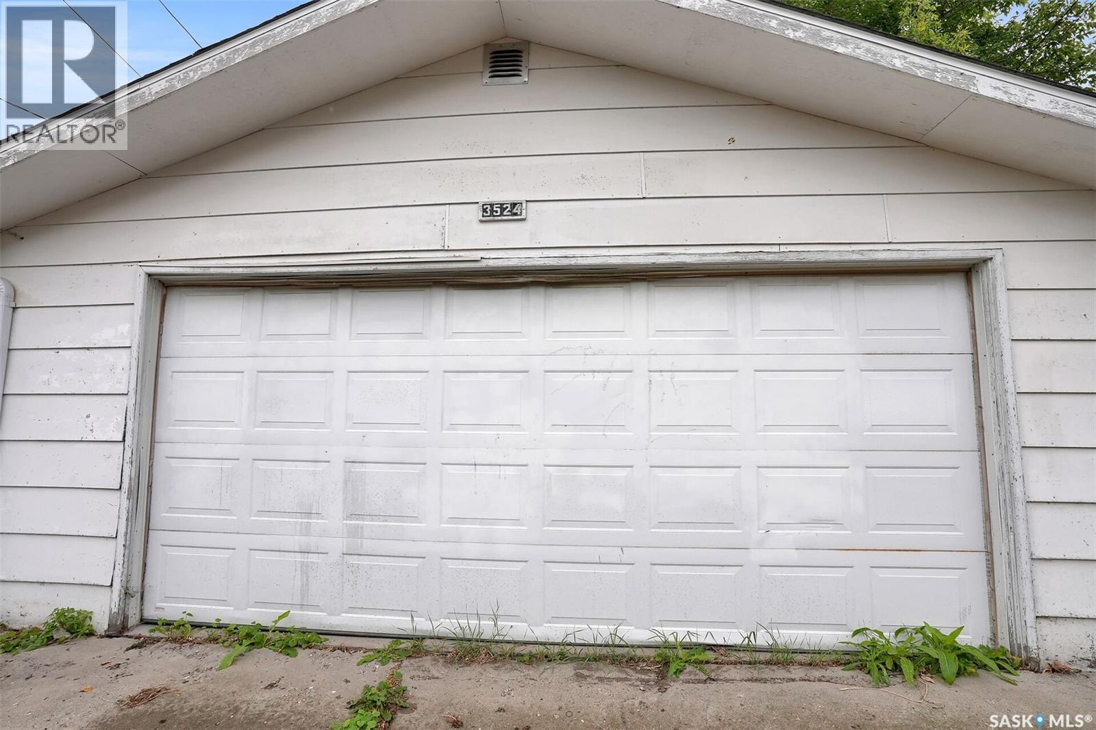 3524 Victoria Avenue, Regina, SK - Outdoor With Exterior