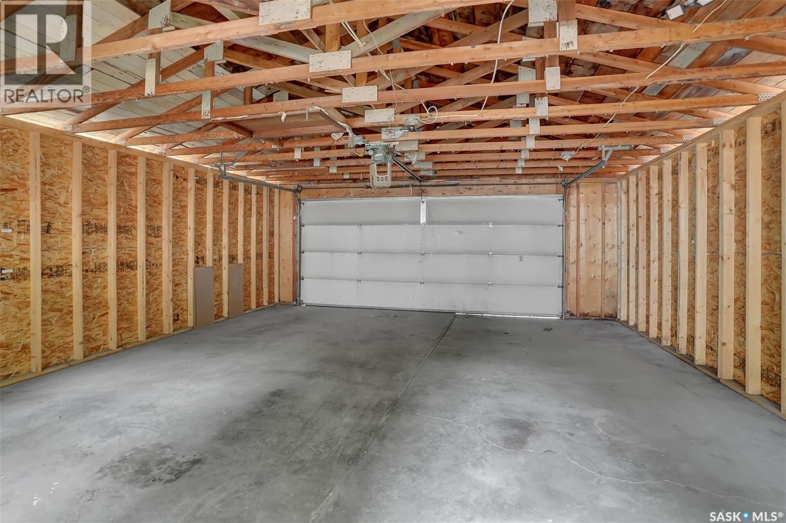 3524 Victoria Avenue, Regina, SK - Indoor Photo Showing Garage
