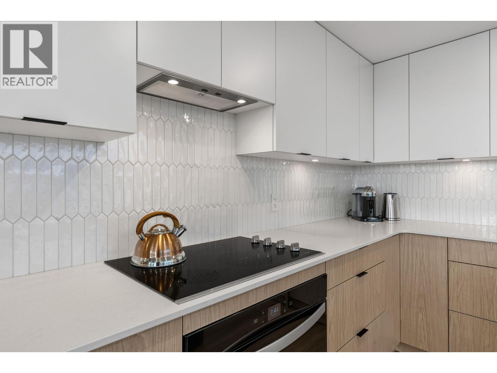1488 Bertram Street Unit# 3202, Kelowna, BC - Indoor Photo Showing Kitchen With Upgraded Kitchen