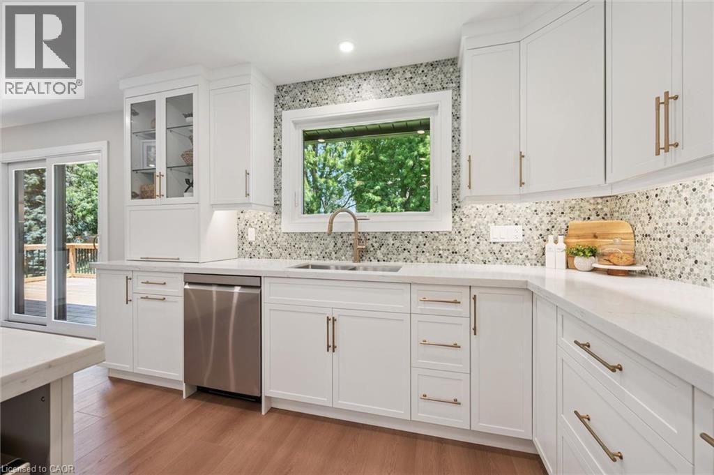 70 Champlain Crescent, Kitchener, ON - Indoor Photo Showing Kitchen With Upgraded Kitchen