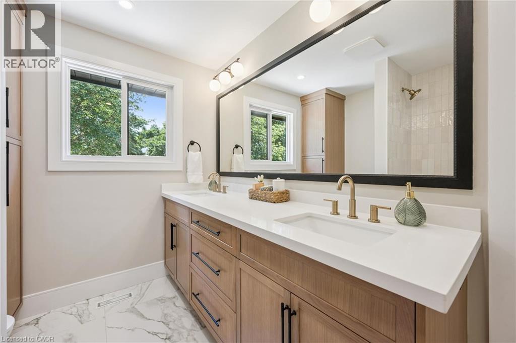 70 Champlain Crescent, Kitchener, ON - Indoor Photo Showing Bathroom