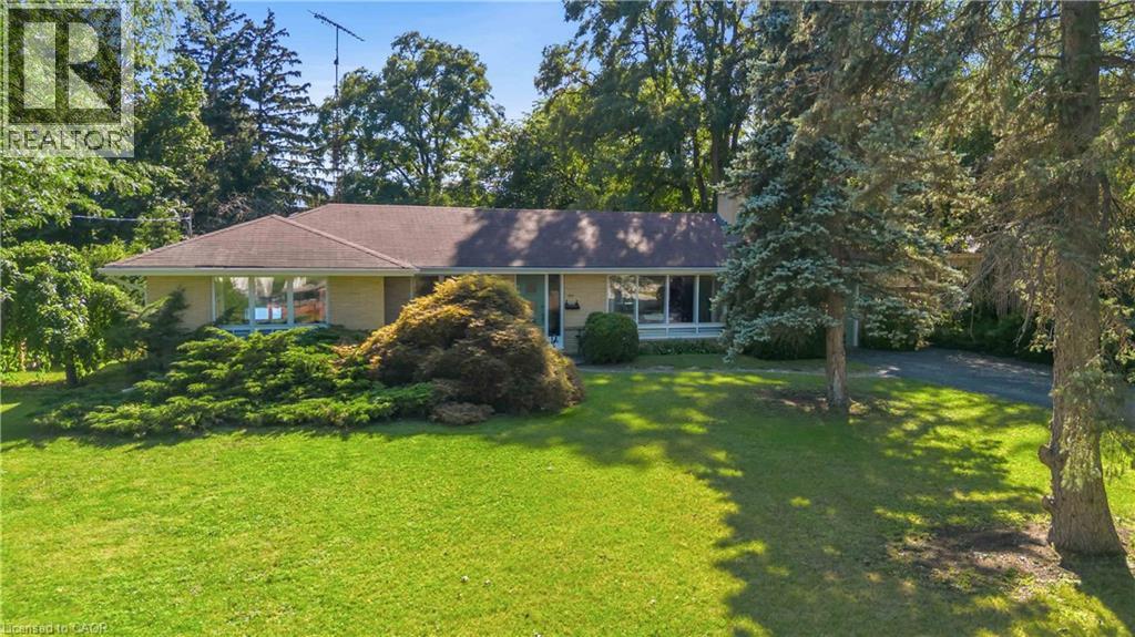 Charming ranch home set on expansive grounds featuring a manicured lawn, mature specimen trees, and lush landscaping - 974 Unsworth Avenue, Burlington, ON