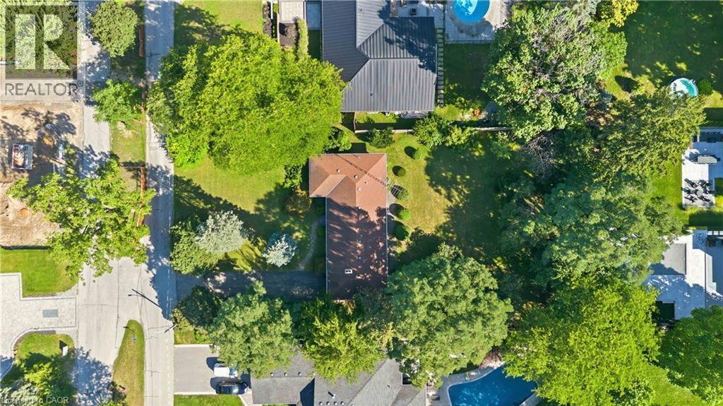 Expansive lot with mature trees providing ample shade - 974 Unsworth Avenue, Burlington, ON