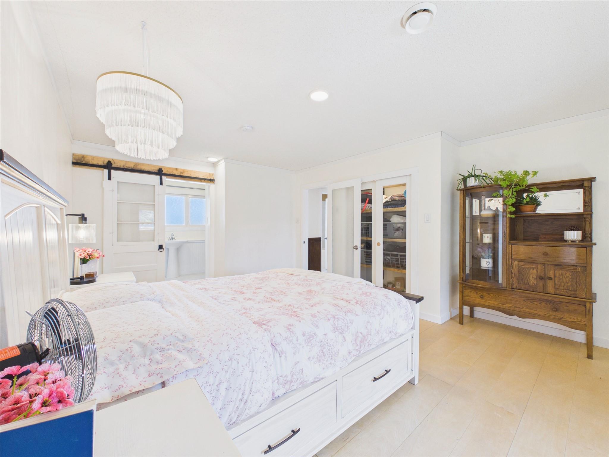 912 8Th Street, Cranbrook, BC - Indoor Photo Showing Bedroom