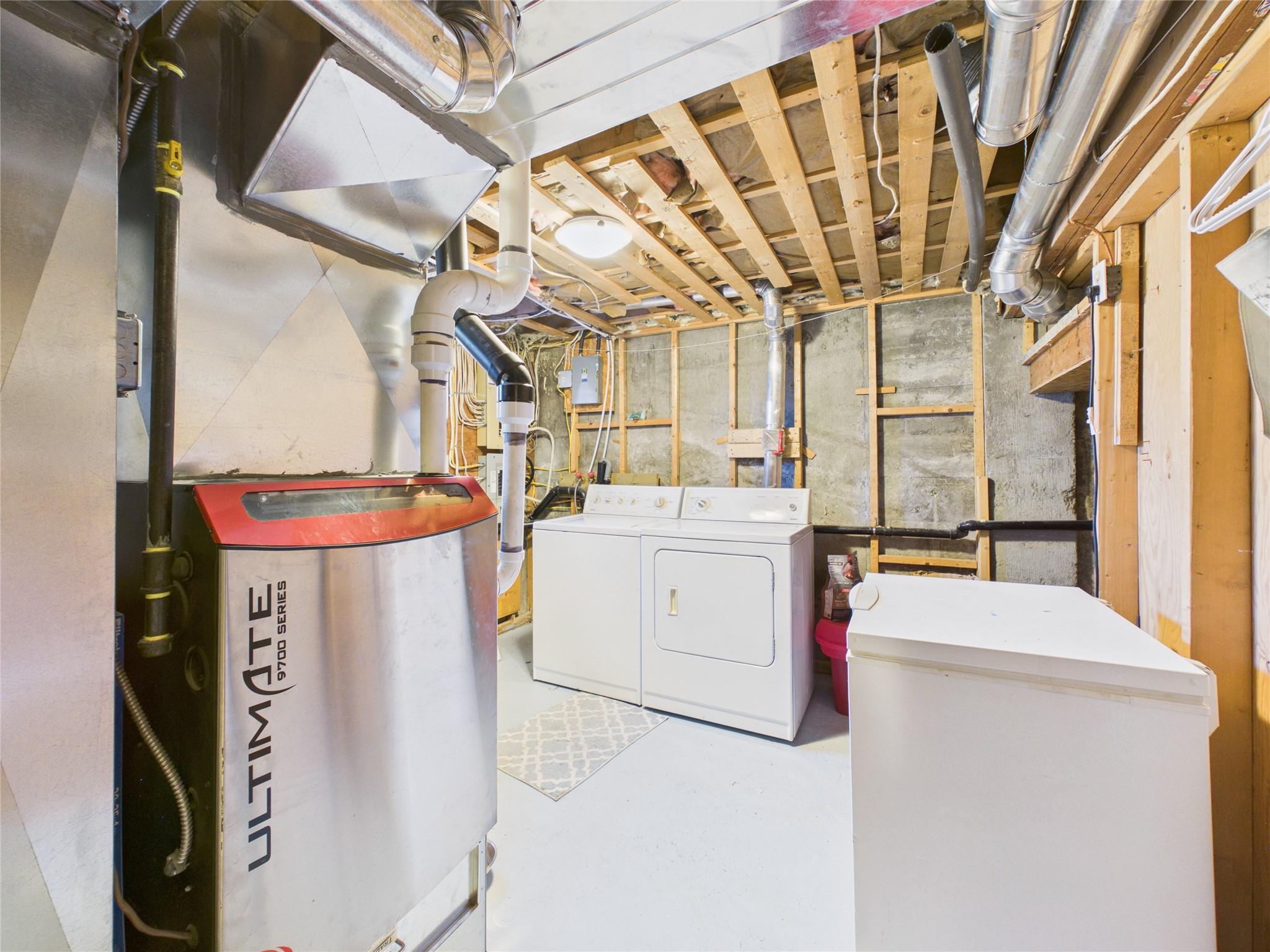 912 8Th Street, Cranbrook, BC - Indoor Photo Showing Laundry Room