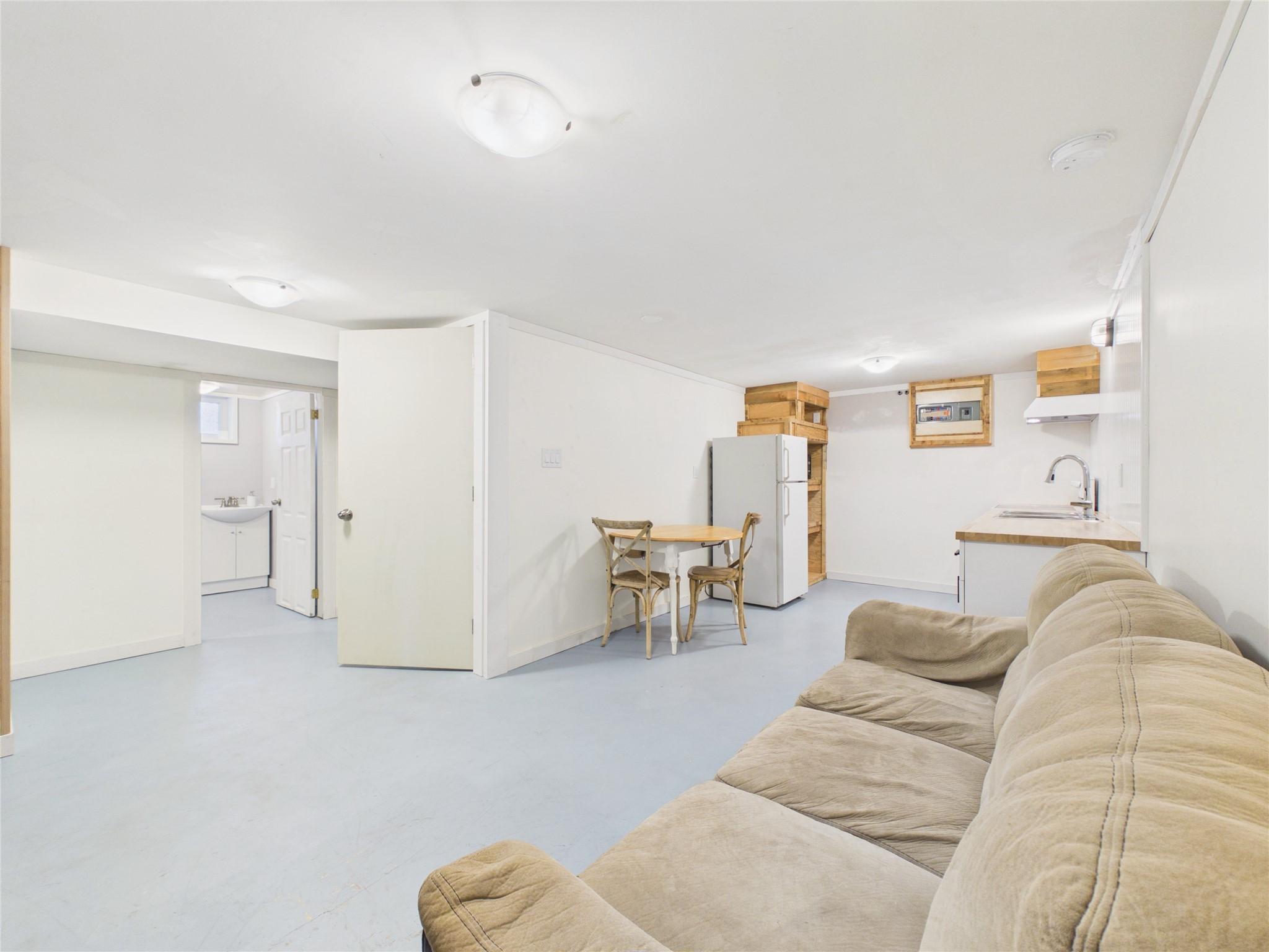 912 8Th Street, Cranbrook, BC - Indoor