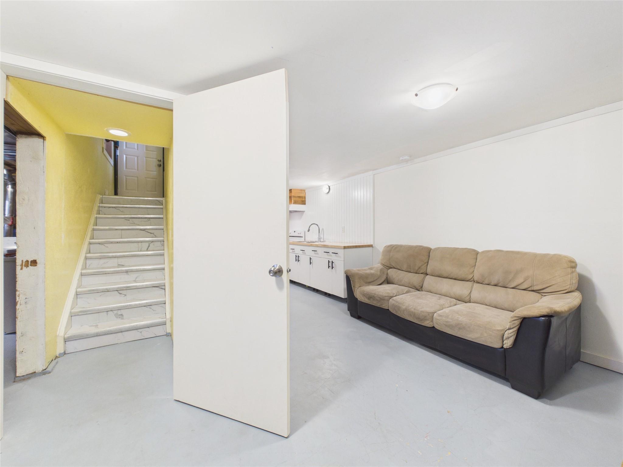 912 8Th Street, Cranbrook, BC - Indoor Photo Showing Other Room
