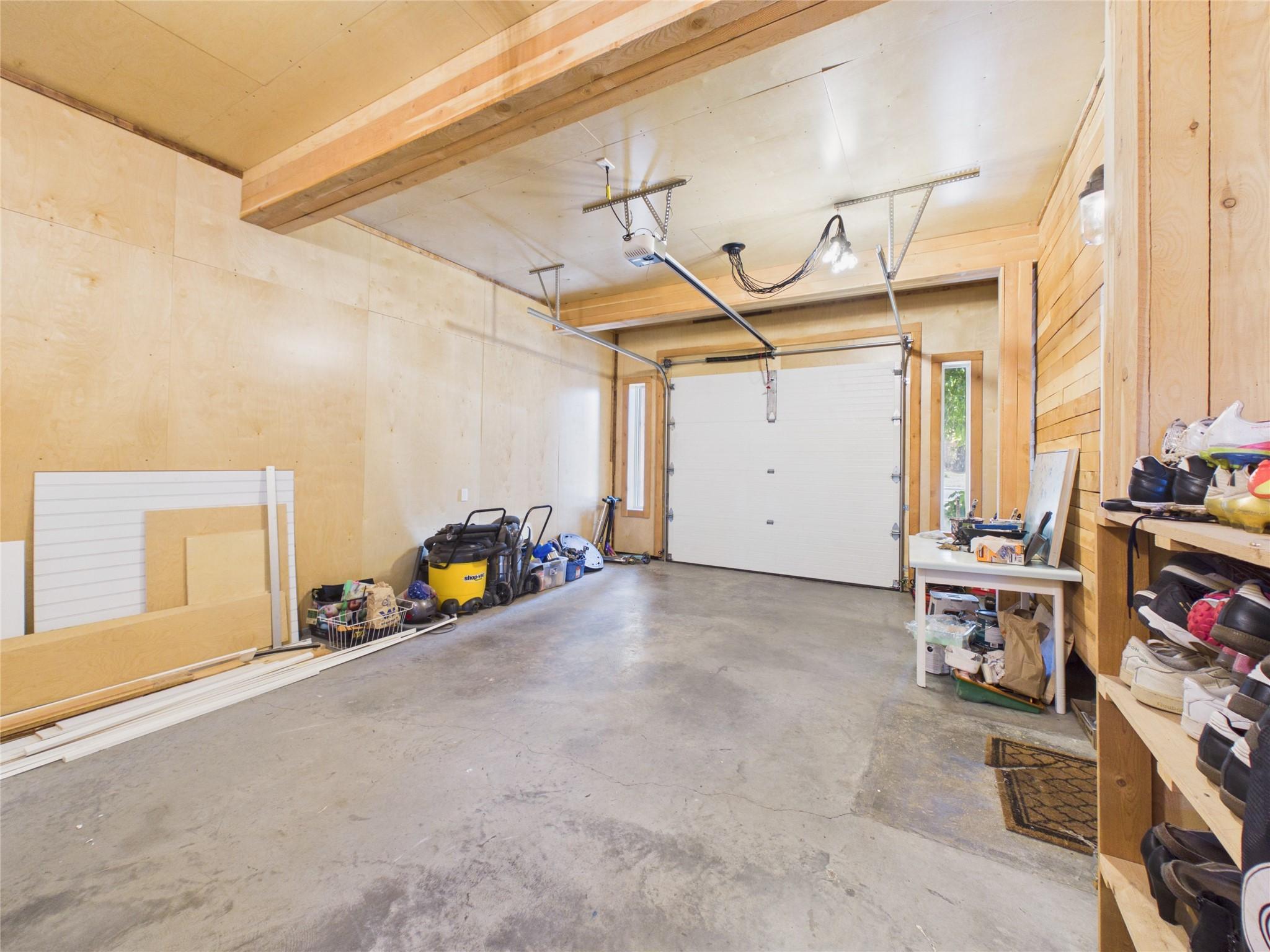 912 8Th Street, Cranbrook, BC - Indoor Photo Showing Garage