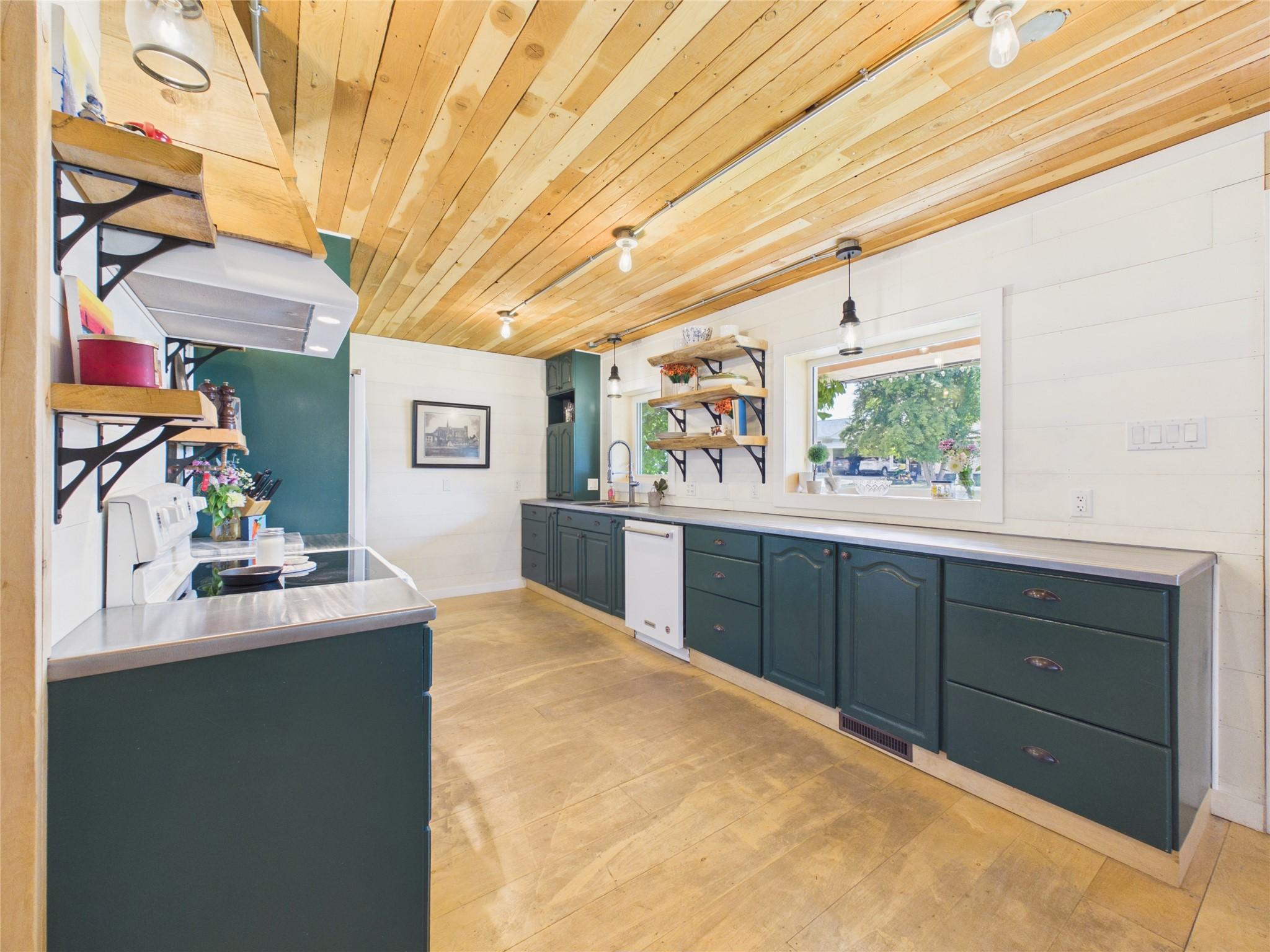 912 8Th Street, Cranbrook, BC - Indoor