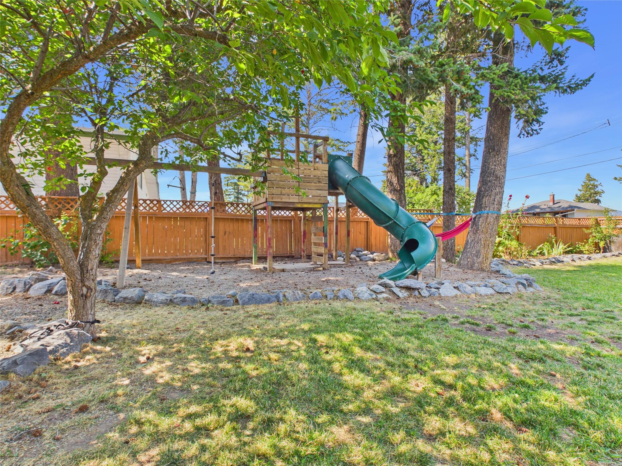 912 8Th Street, Cranbrook, BC - Outdoor