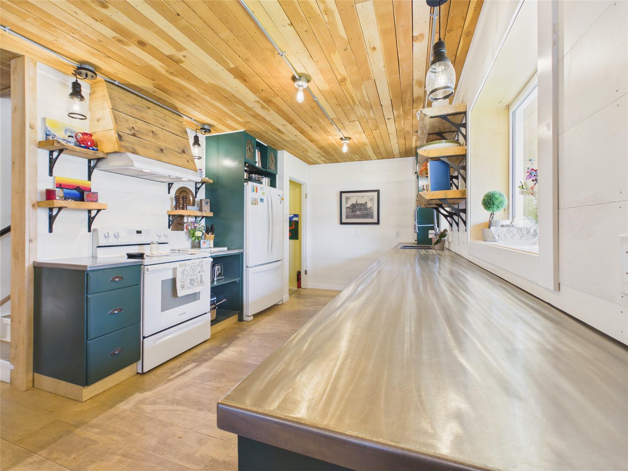 912 8Th Street, Cranbrook, BC - Indoor