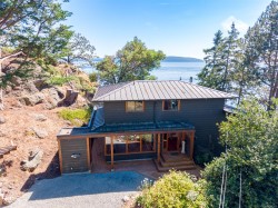 9919 Southlands Dr Pender Island, BC V0N 2M3