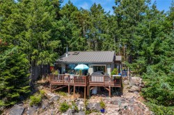 9813 Spalding Rd Pender Island, BC V0N 2M3