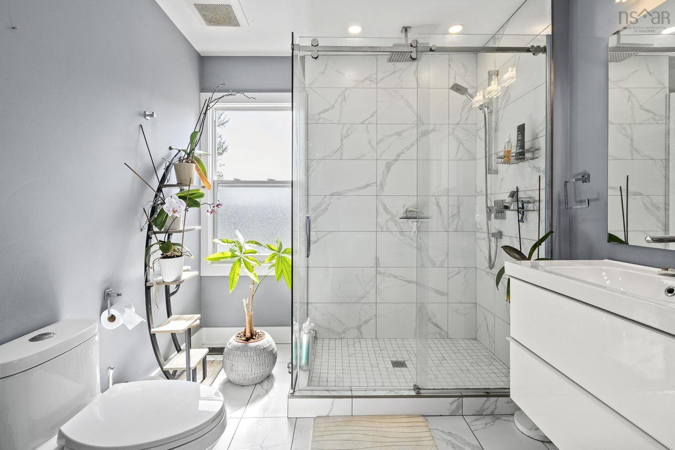 2 Hilltop Terrace, Dartmouth, NS - Indoor Photo Showing Bathroom
