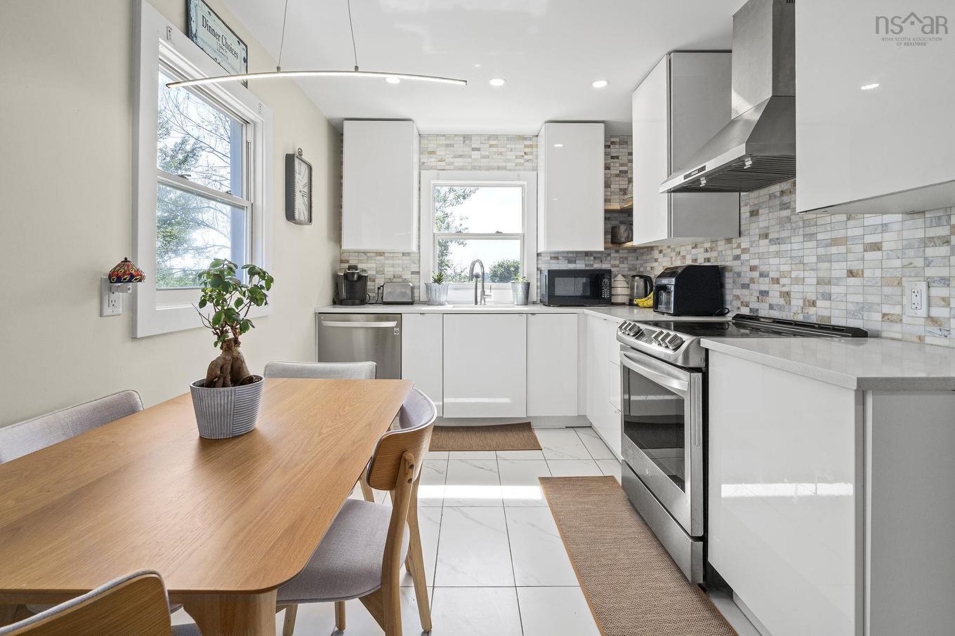 2 Hilltop Terrace, Dartmouth, NS - Indoor
