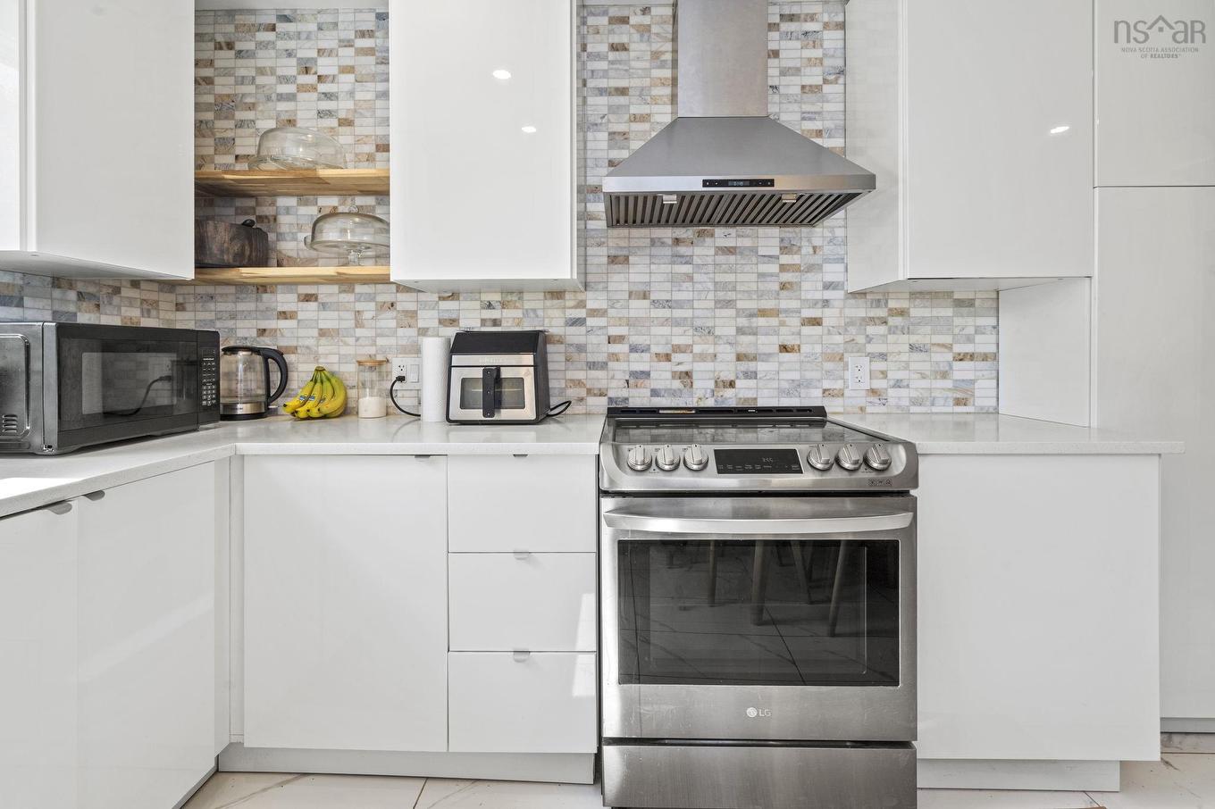 2 Hilltop Terrace, Dartmouth, NS - Indoor Photo Showing Kitchen