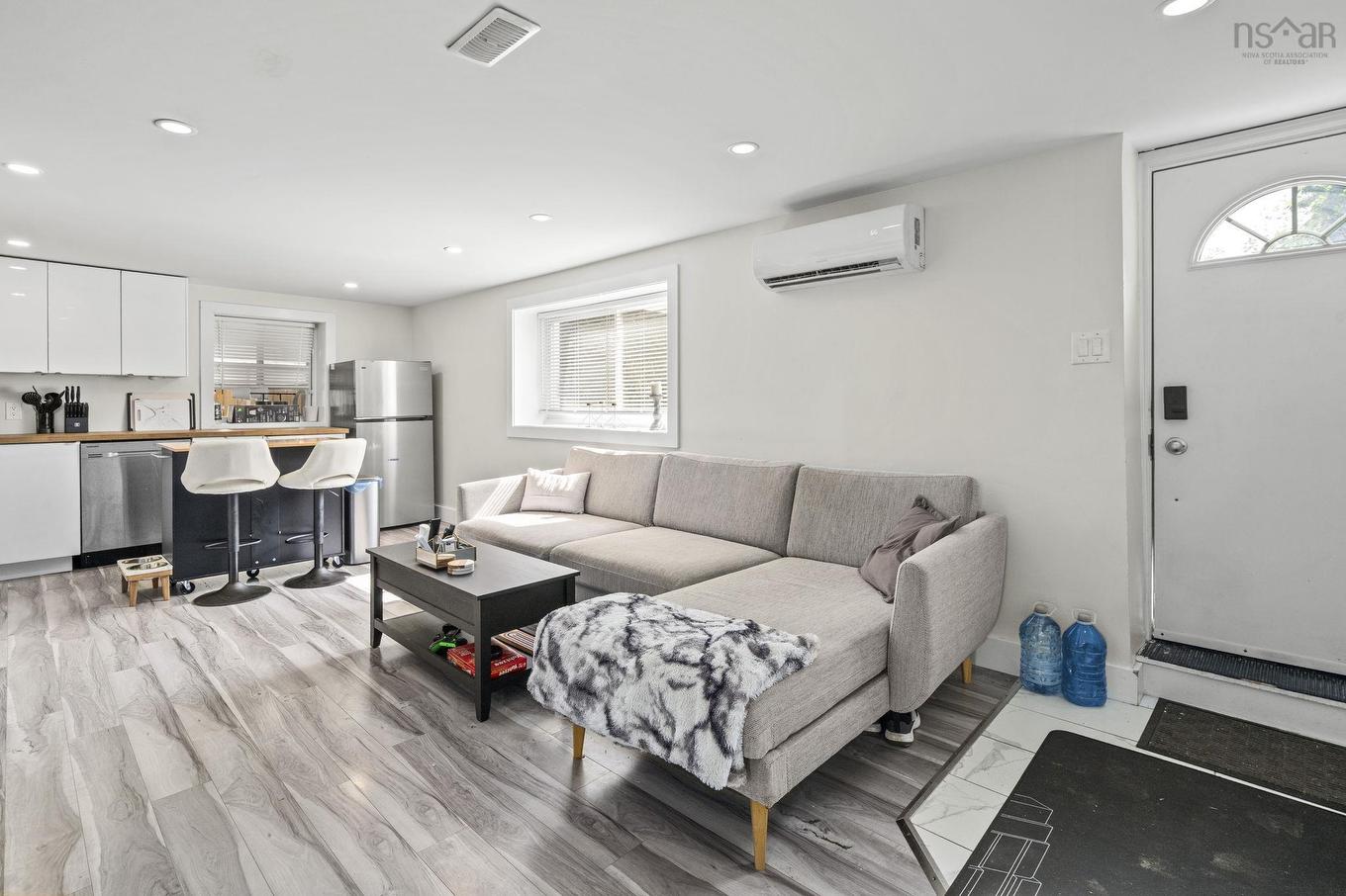2 Hilltop Terrace, Dartmouth, NS - Indoor Photo Showing Living Room