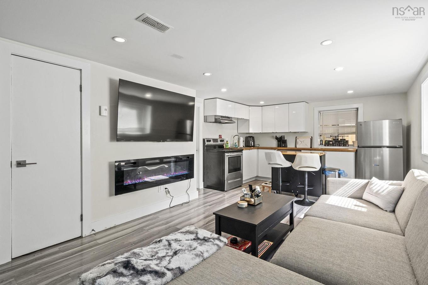 2 Hilltop Terrace, Dartmouth, NS - Indoor Photo Showing Living Room With Fireplace