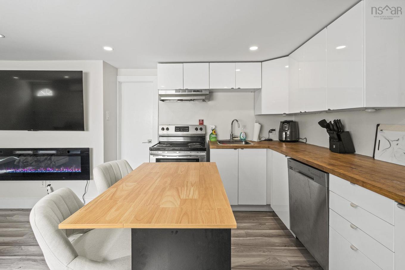2 Hilltop Terrace, Dartmouth, NS - Indoor Photo Showing Kitchen
