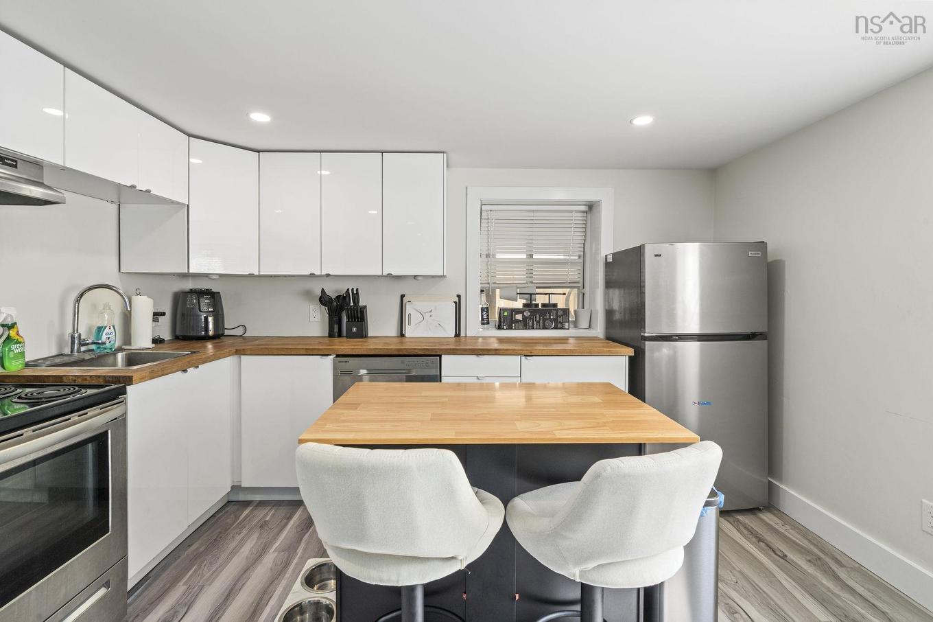 2 Hilltop Terrace, Dartmouth, NS - Indoor