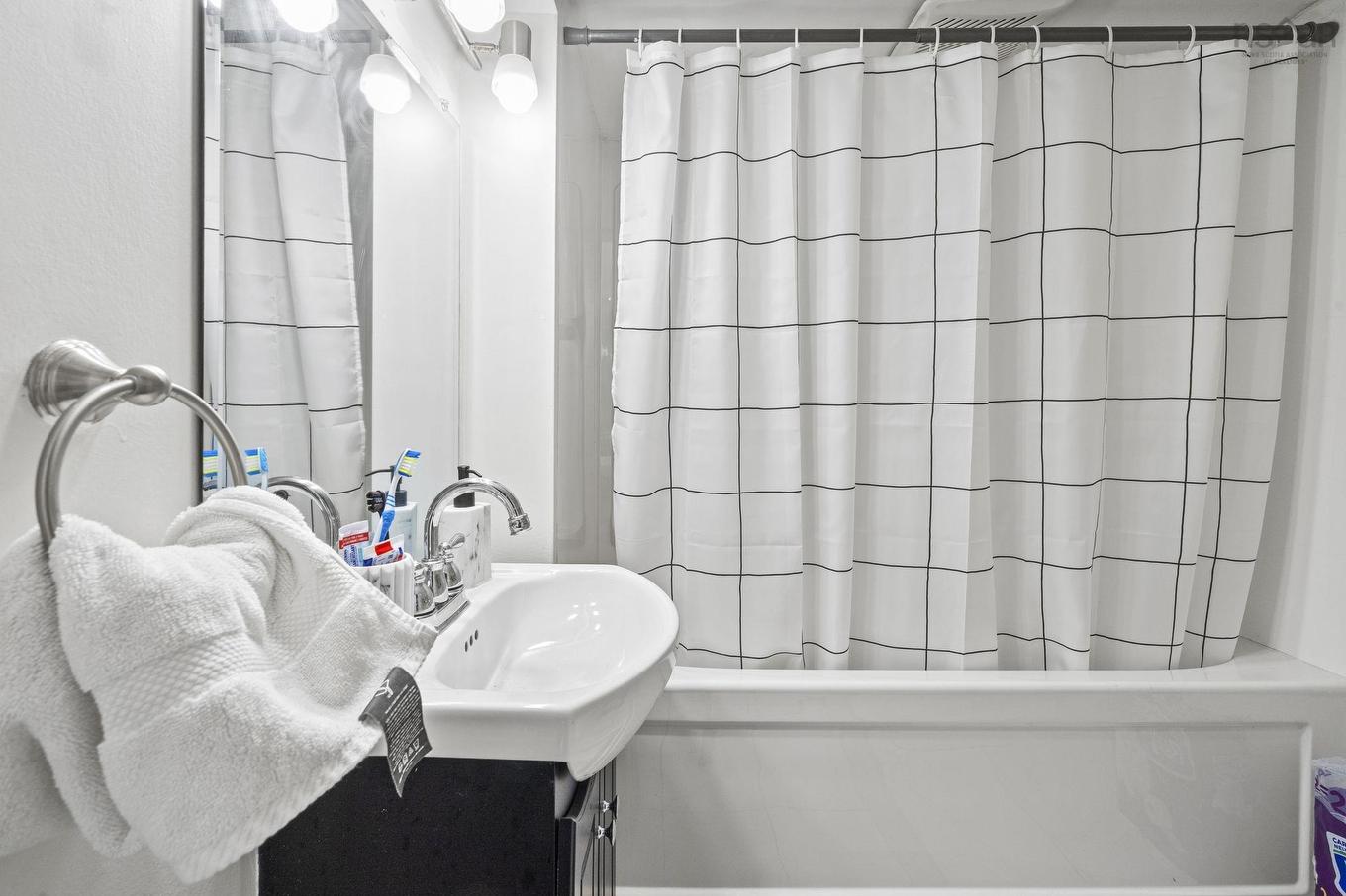 2 Hilltop Terrace, Dartmouth, NS - Indoor Photo Showing Bathroom