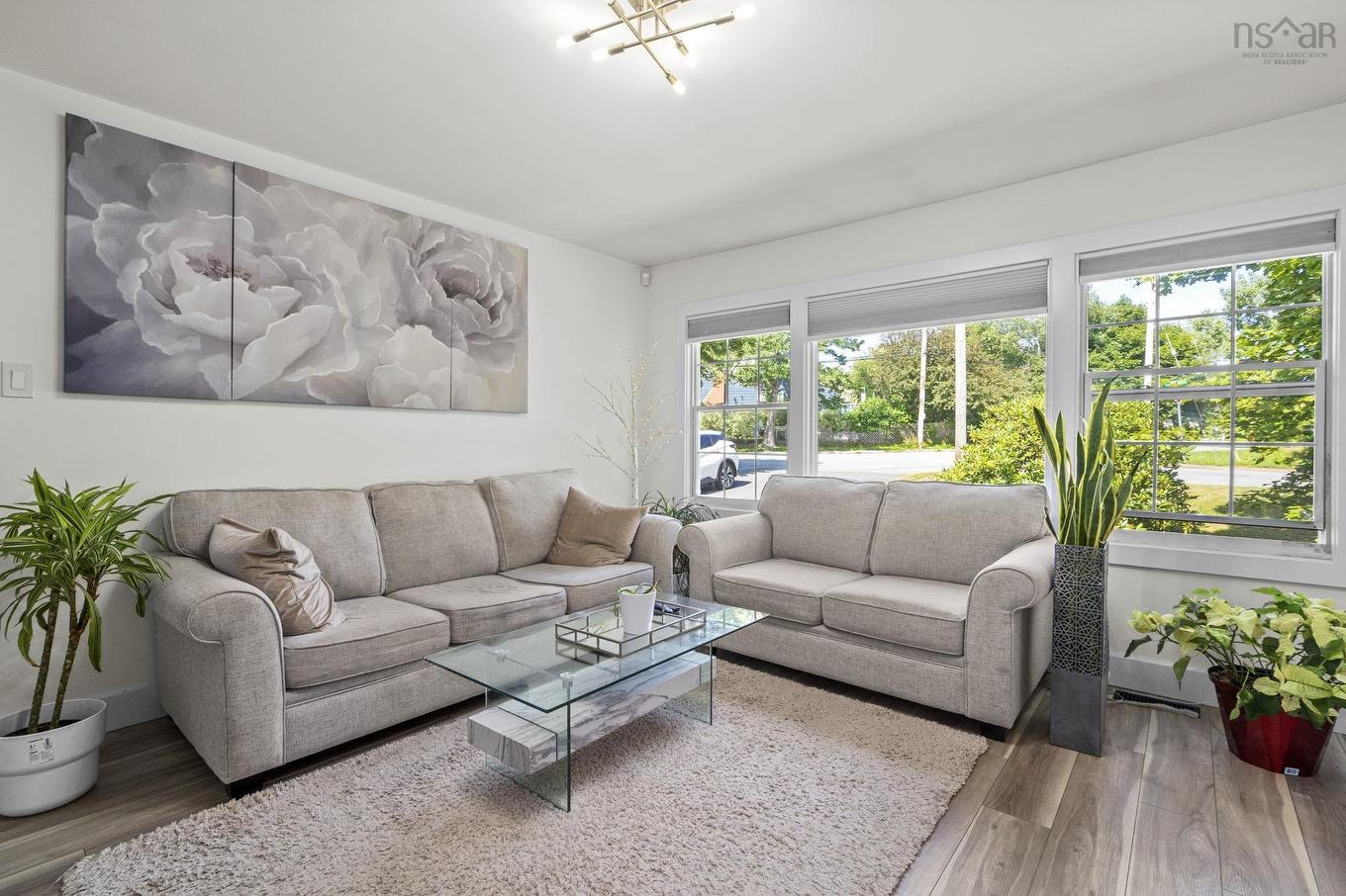 2 Hilltop Terrace, Dartmouth, NS - Indoor Photo Showing Living Room