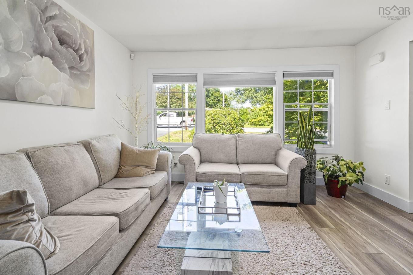 2 Hilltop Terrace, Dartmouth, NS - Indoor Photo Showing Living Room