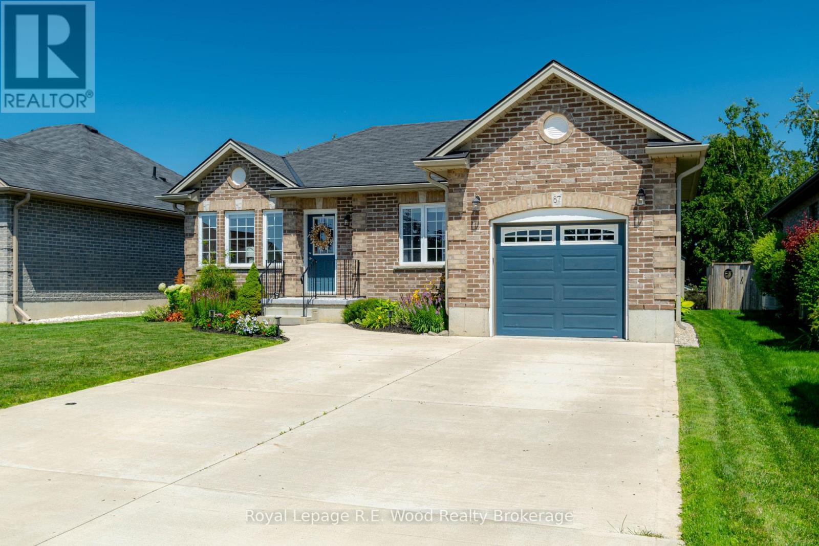 87 Irving Drive, Norwich (Norwich Town), ON - Outdoor With Facade