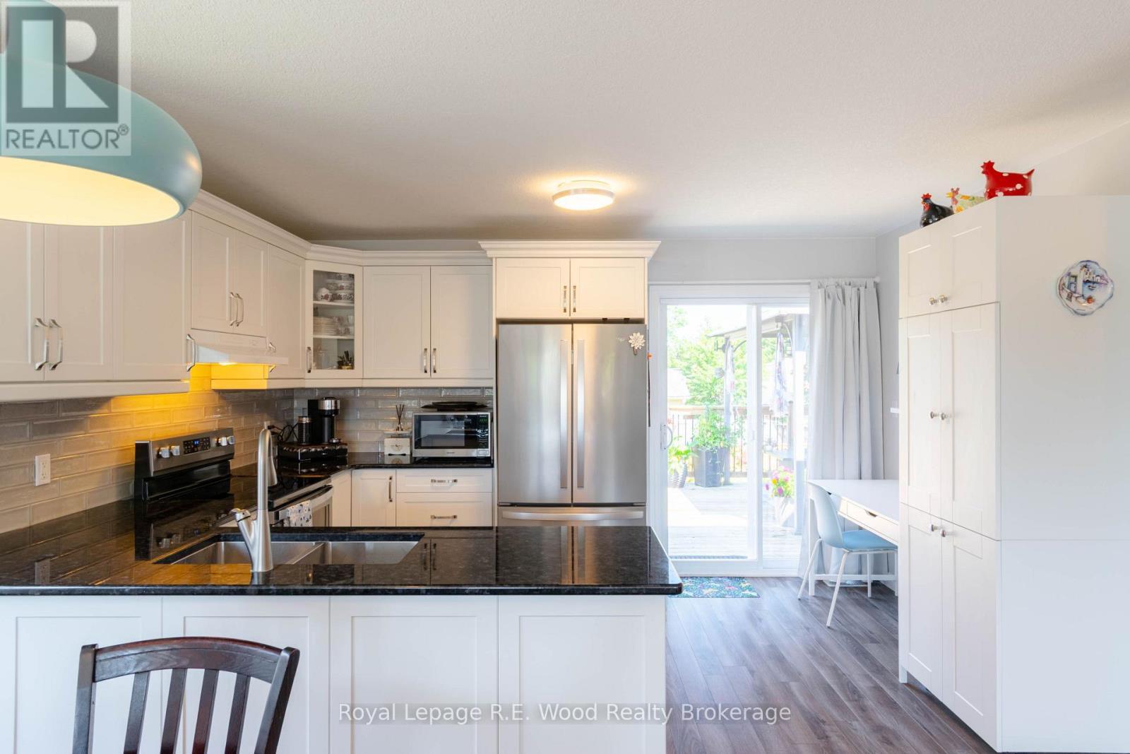 Updated appliances and granite counter tops - 87 Irving Drive, Norwich (Norwich Town), ON - Indoor Photo Showing Kitchen