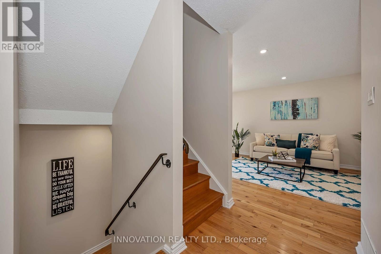 33 Exeter Drive, Ottawa, ON - Indoor Photo Showing Other Room