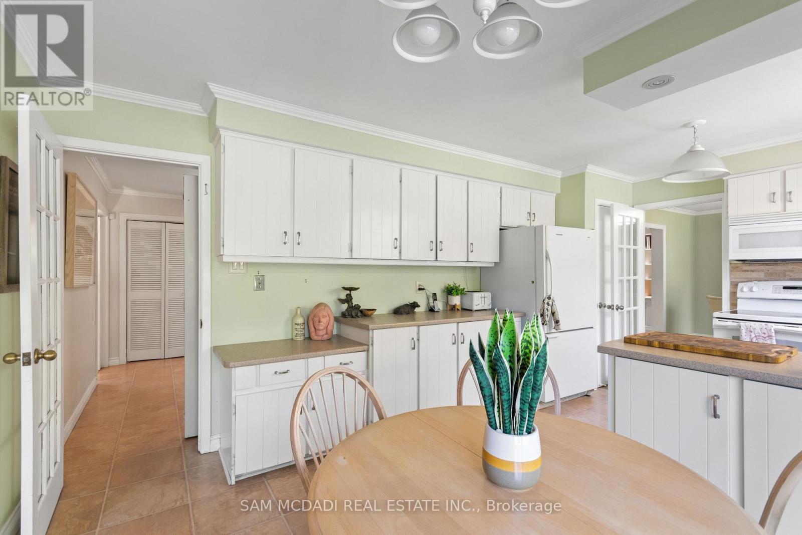 865 Meadow Wood Road, Mississauga, ON - Indoor Photo Showing Kitchen