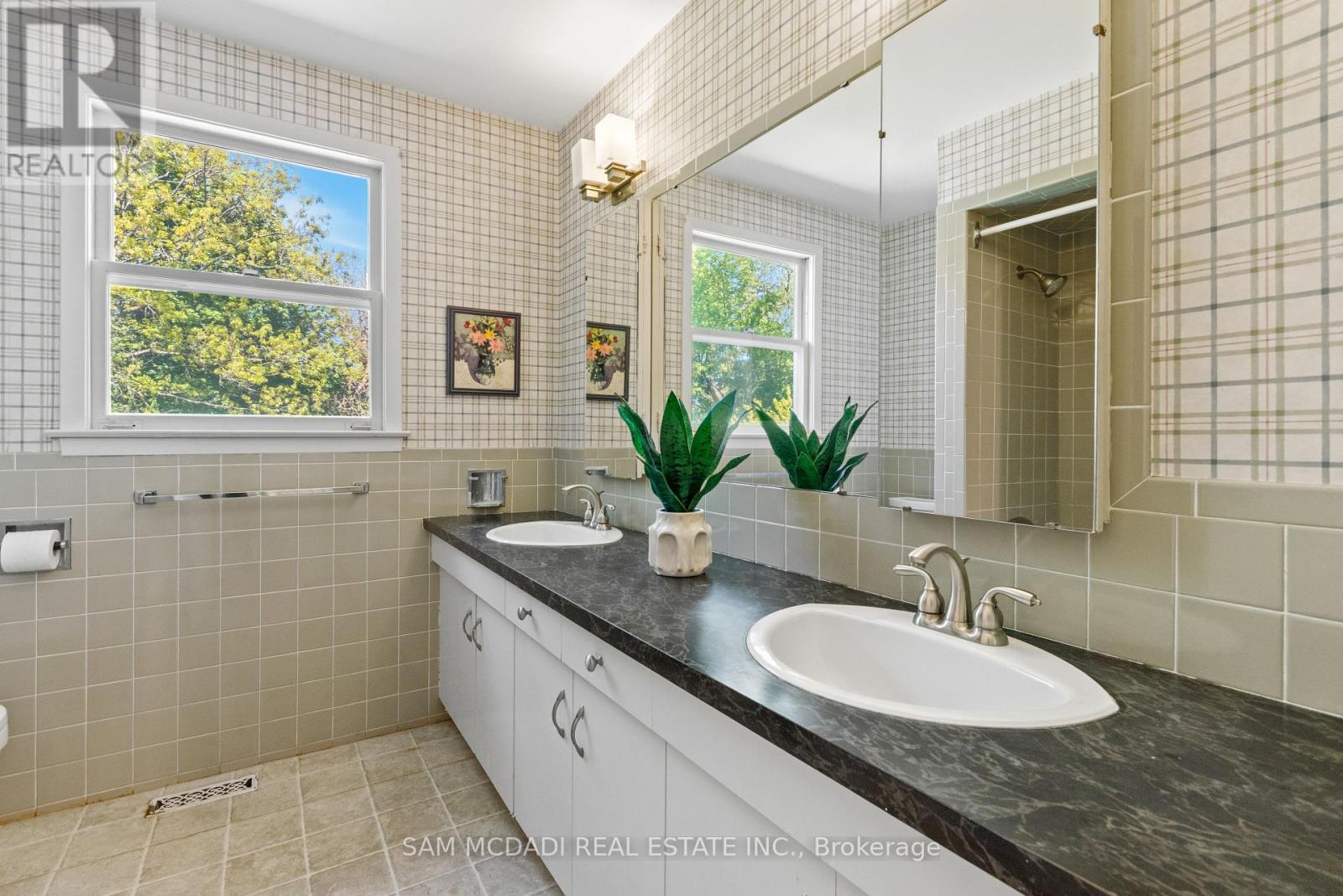 865 Meadow Wood Road, Mississauga, ON - Indoor Photo Showing Bathroom