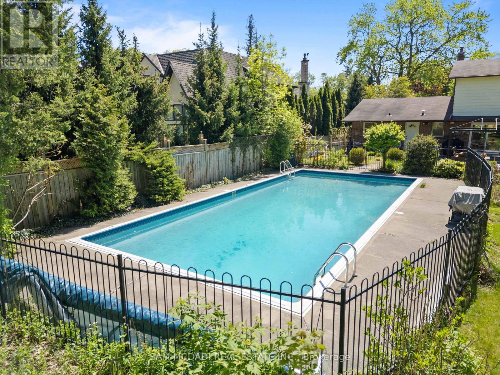 865 Meadow Wood Road, Mississauga, ON - Outdoor With In Ground Pool With Backyard