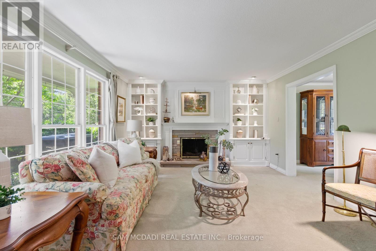 865 Meadow Wood Road, Mississauga, ON - Indoor Photo Showing Living Room With Fireplace