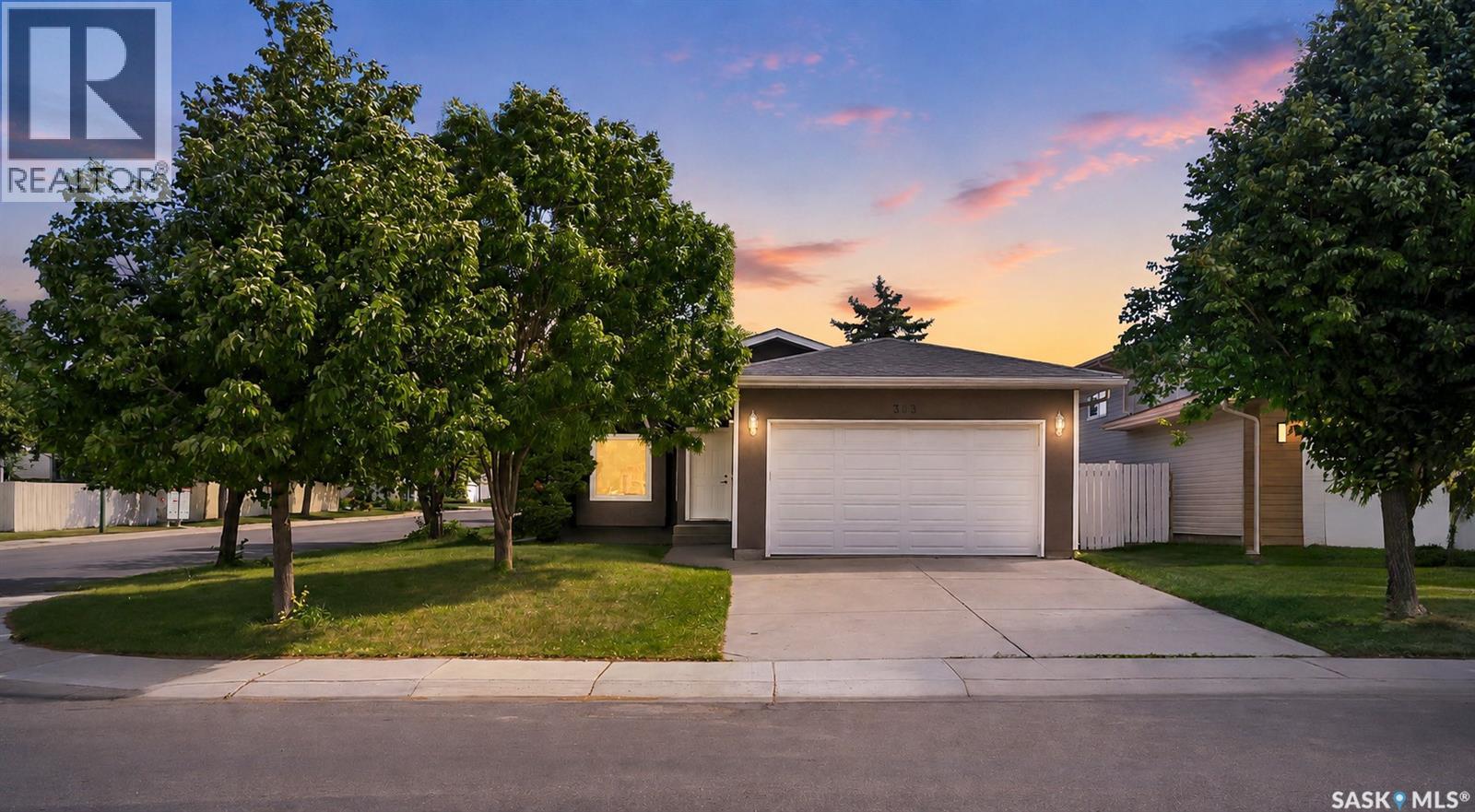 303 Haslam Crescent, Saskatoon, SK - Outdoor
