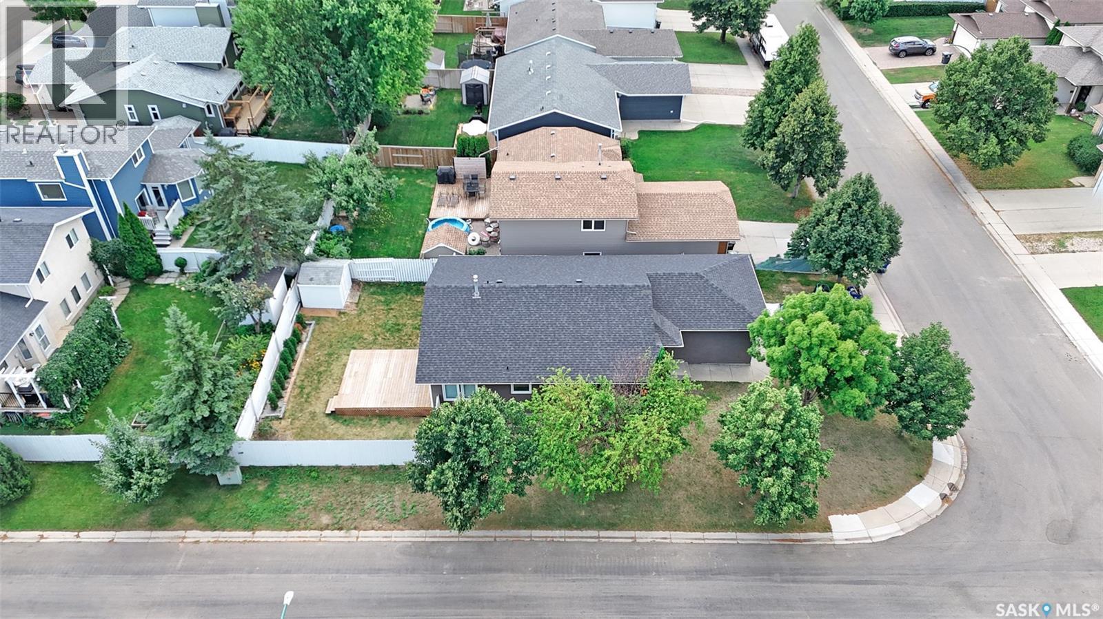 303 Haslam Crescent, Saskatoon, SK - Outdoor