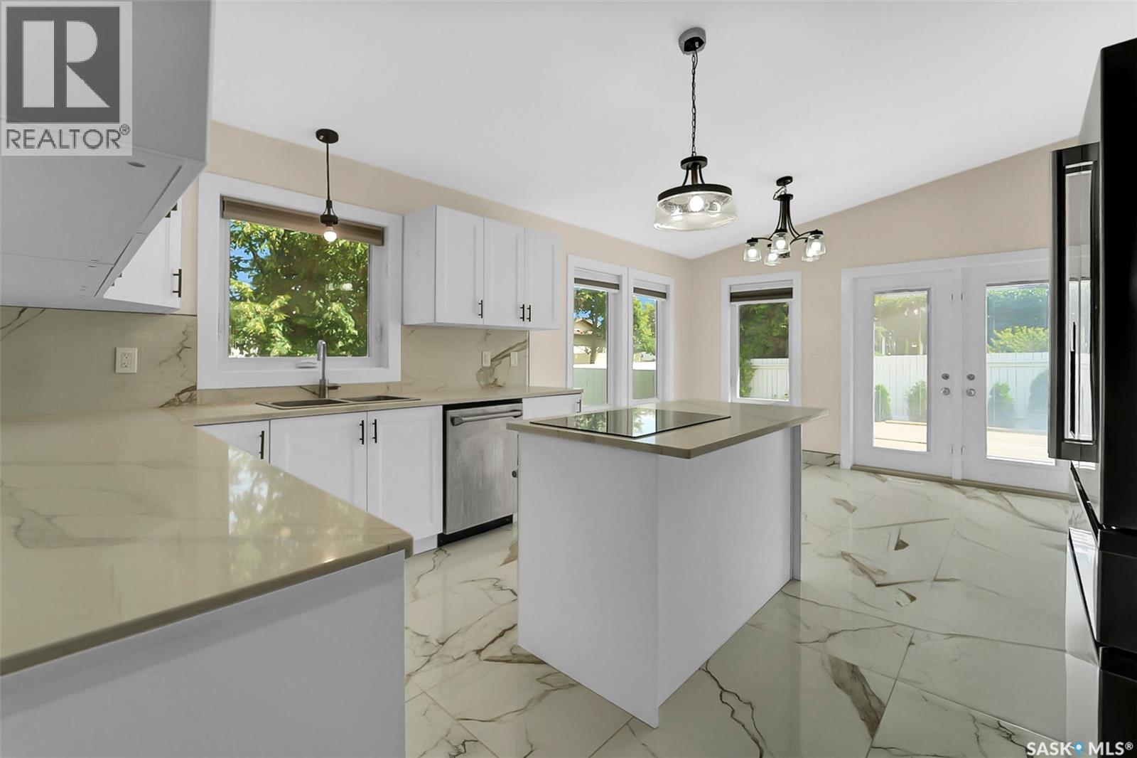303 Haslam Crescent, Saskatoon, SK - Indoor Photo Showing Kitchen
