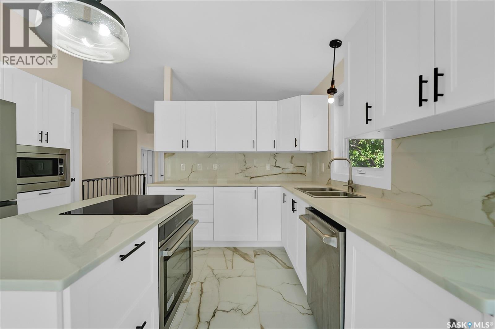 303 Haslam Crescent, Saskatoon, SK - Indoor Photo Showing Kitchen With Double Sink