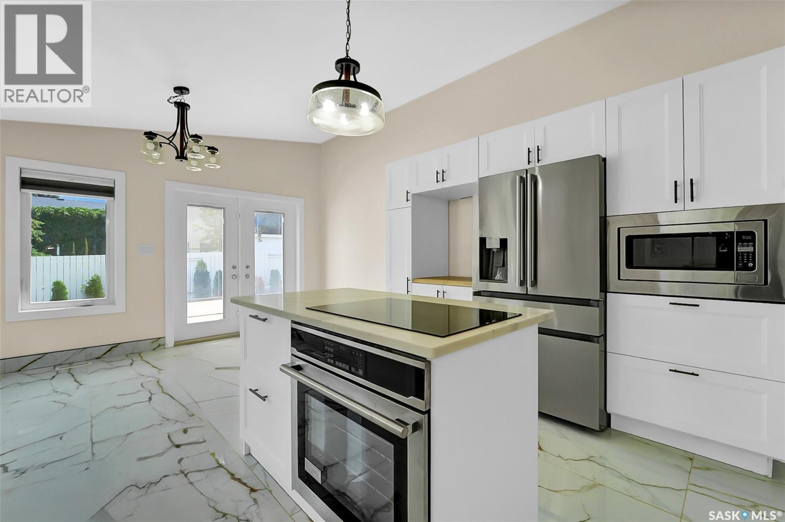 303 Haslam Crescent, Saskatoon, SK - Indoor Photo Showing Kitchen With Stainless Steel Kitchen
