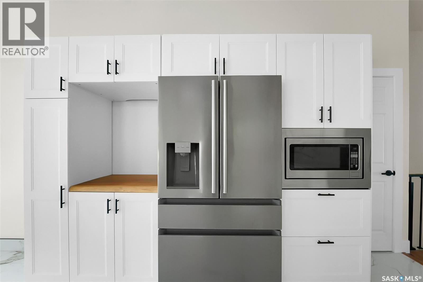 303 Haslam Crescent, Saskatoon, SK - Indoor Photo Showing Kitchen