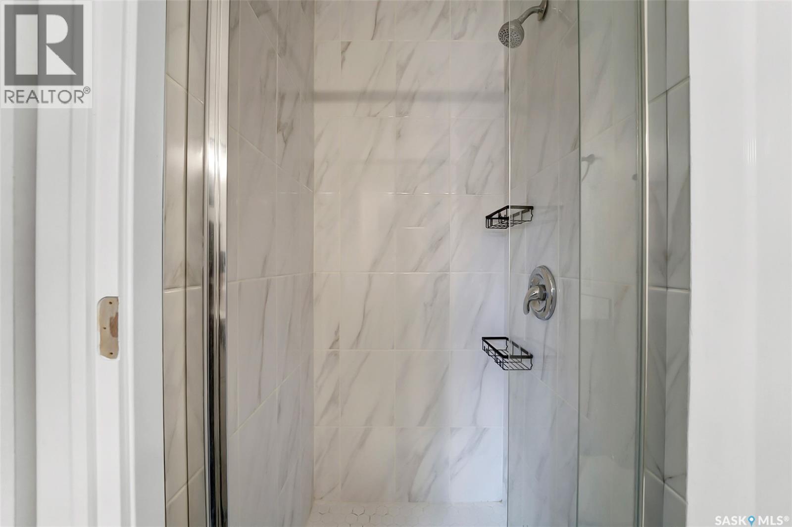 303 Haslam Crescent, Saskatoon, SK - Indoor Photo Showing Bathroom