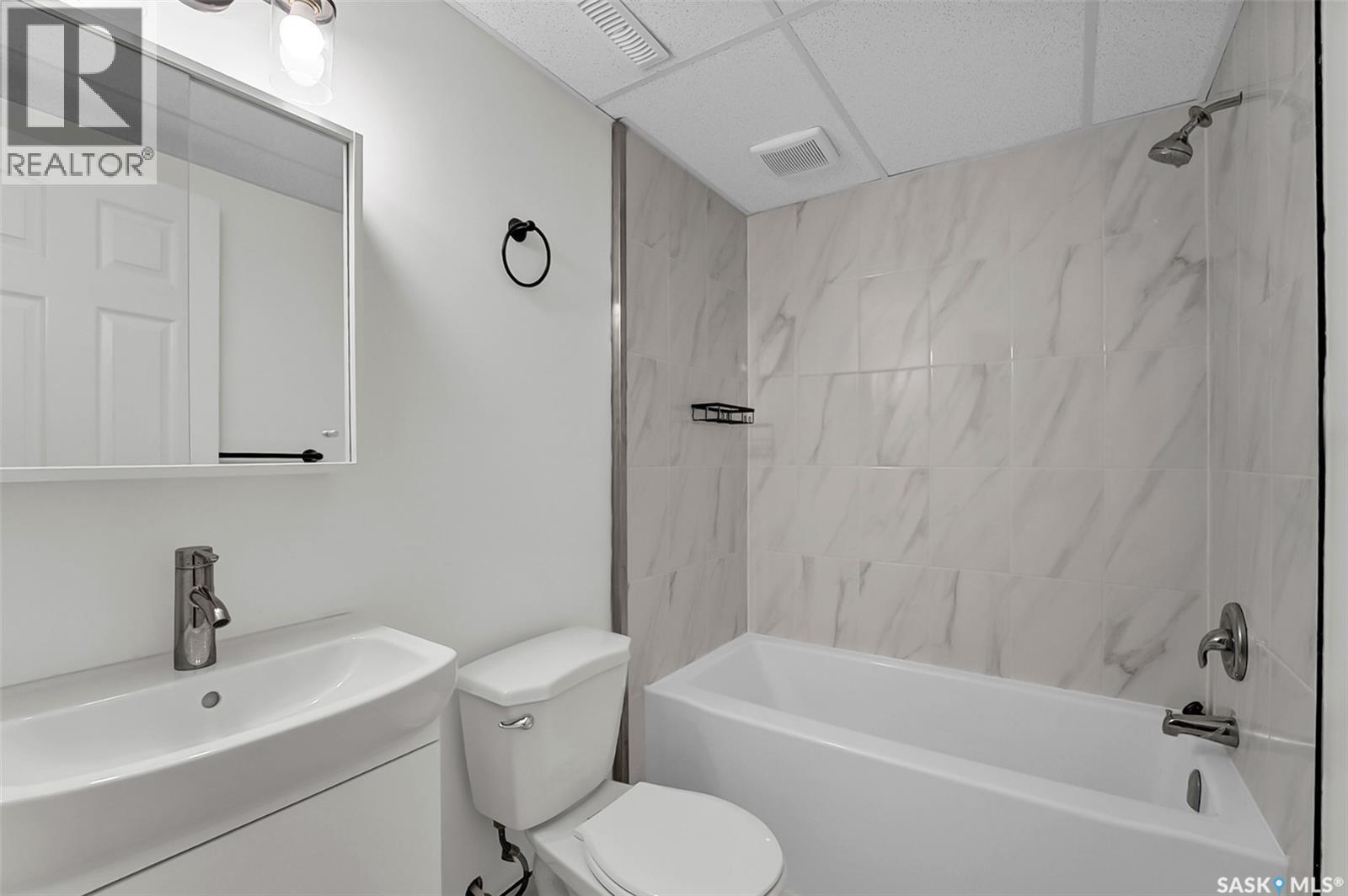 303 Haslam Crescent, Saskatoon, SK - Indoor Photo Showing Bathroom