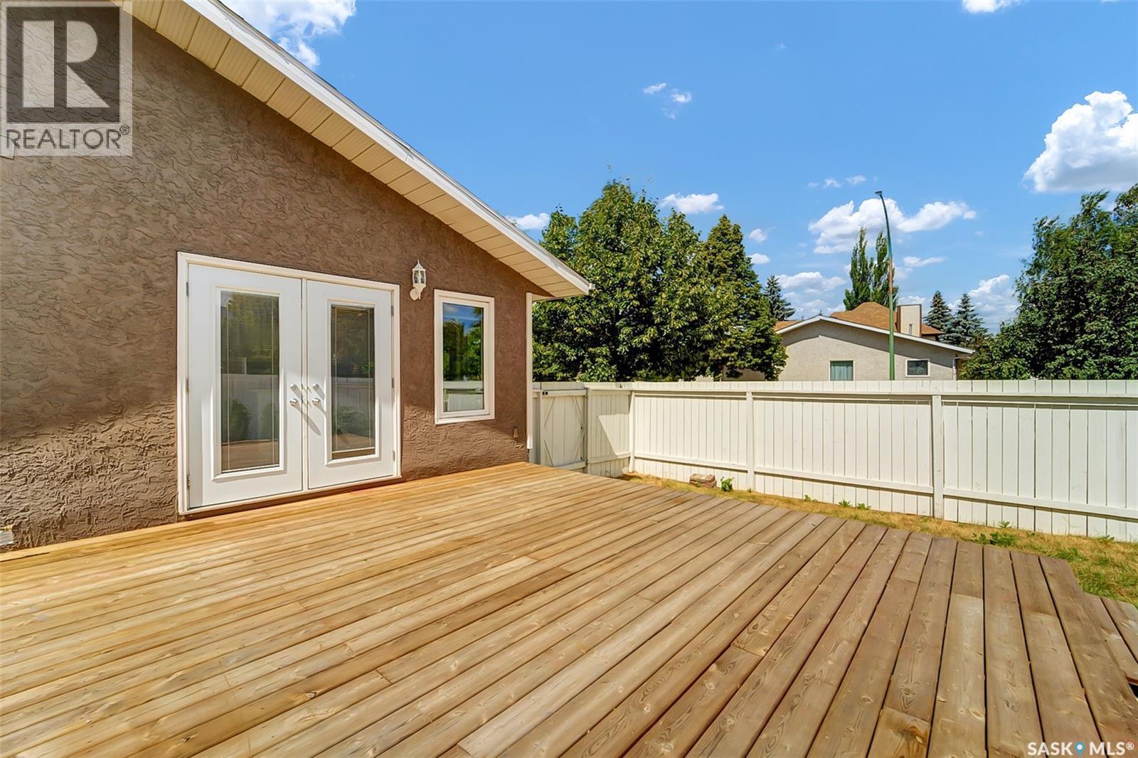 303 Haslam Crescent, Saskatoon, SK - Outdoor With Deck Patio Veranda