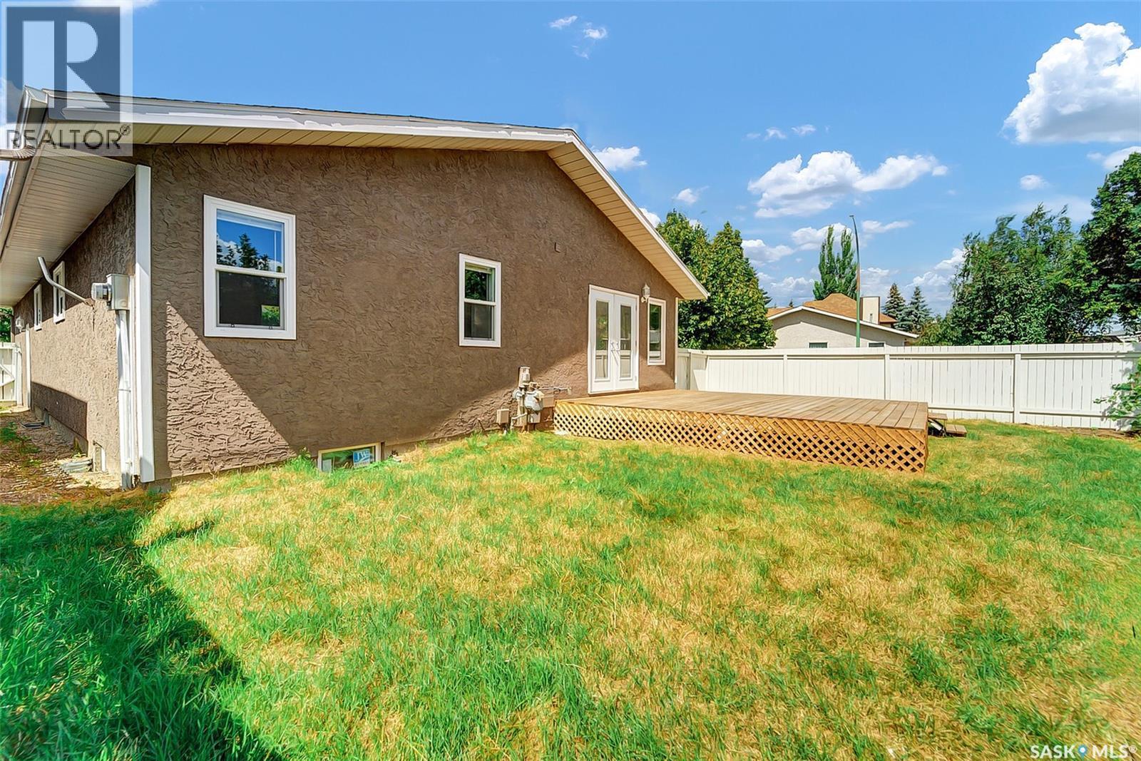 303 Haslam Crescent, Saskatoon, SK - Outdoor With Deck Patio Veranda