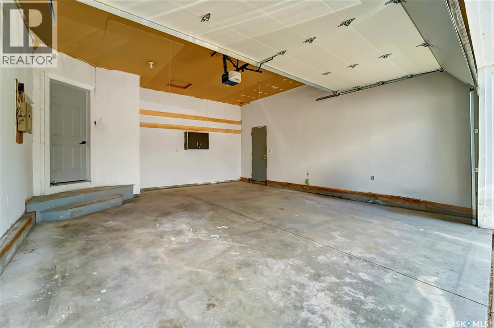 303 Haslam Crescent, Saskatoon, SK - Indoor Photo Showing Garage
