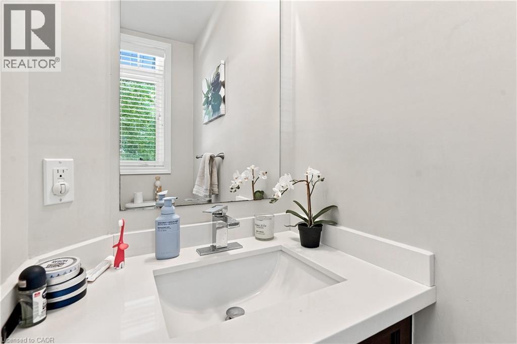 1050 Ryckman Common, Burlington, ON - Indoor Photo Showing Bathroom